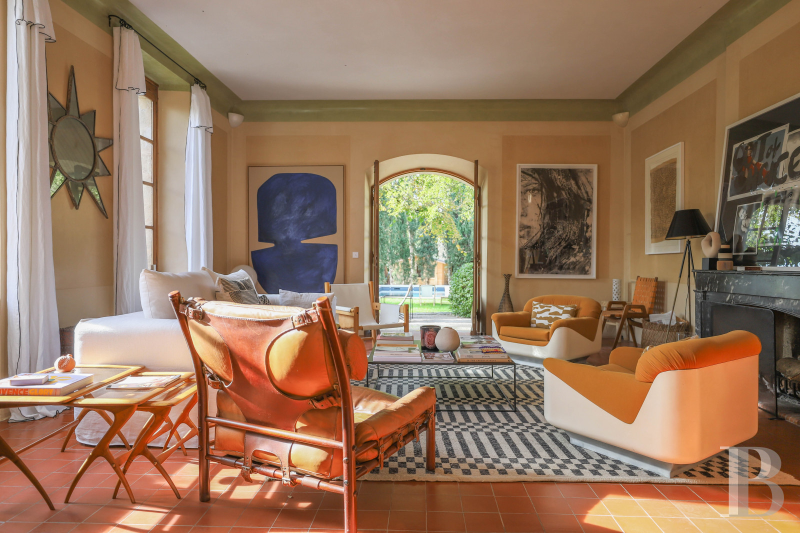 Dans les Alpes-de-Haute-Provence, au sud de Forcalquier, une maison de village traditionnelle et audacieuse - photo  n°9